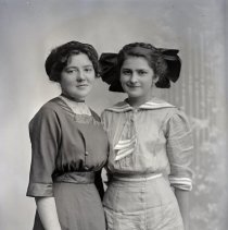 Florence Kasper & friend, 1911
