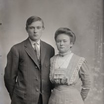 Josia Moravec and her brother, 1910