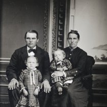 Fred Raske, wife & two children, c.1885