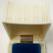 White ring box