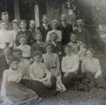 Gilbert family relatives group-Uncle Joe Richardson house