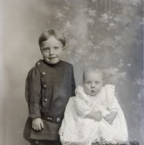 Children of Martin Larson, c.1911