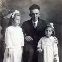 Unidentified man, Pearl and Esther Eggert