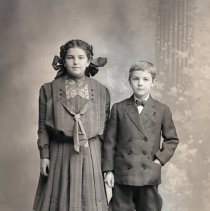 Luehrs children, 1910-Frieda & Herbert Luehrs
