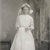 Agnes Moravec confirmation, 1911