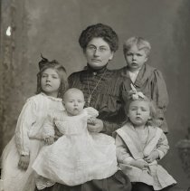 Four children of Ed & Nettie Novak with a grandmother perhaps, 1910