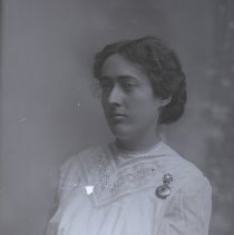 Dora Peik, 1910