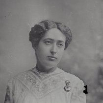 Dora Peik, 1910