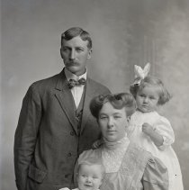 August Schuetz family, 1910