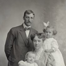 August Schuetz family, 1910