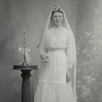 Annie Thyken, confirmation, 1911
