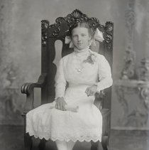 Elsie Wroge, confirmation, 1911