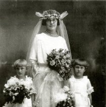 Emma Albers Schuette & flower girls