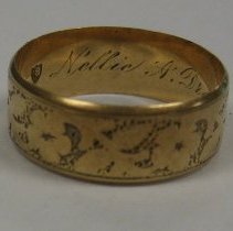 Small gold finger ring