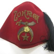 Maroon felt Zuhrah Schrine fez with black tassel