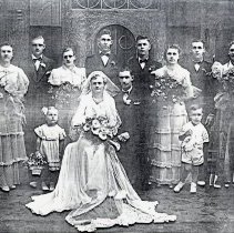 Wedding group, Harold & Edna Gruenhagen Hoernemann, 1937