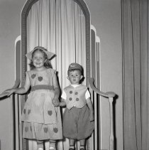 Children in Dutch costume