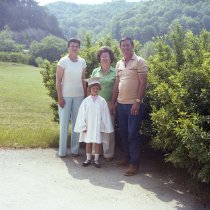 Tanya, Gerri, and Bill Hurt, and Edna Combs