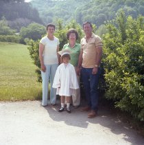 Tanya, Gerri, and Bill Hurt, and Edna Combs