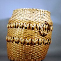 Basket with its lid not in place