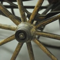 Carriage, Baby - Front left wheel hub