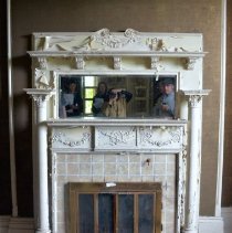 Mantel in situ in Branningham Grove in October 2016