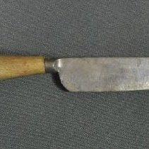 Close up under side view of (b)