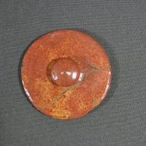 Top side view of lid (b)
