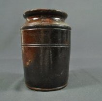 Front view  of jar (a)