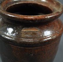 Close up on damage on jar (right side view)
