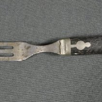 Close up front view of fork (b)