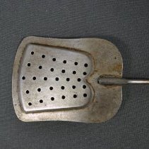 Close up on spatula detail (under side view)