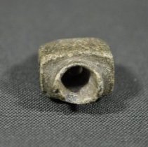 Pipe stem hole side