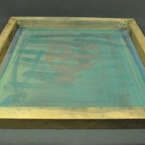 Angled view of the top of the portrait.