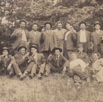 Group of men with drinks