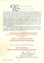 Tildelt DTUs rektor (2001-2011) Lars Pallesen i anledning af Higher Royal Technical School i Gdansks 100 års jubilæum og tresåret for åbningen af Gdansk University of Technology.