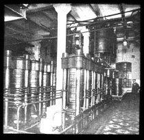 Diverse tegninger og grafer fra undervisning i kemiindustri eller -teknik