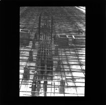 opbøjet jern i bjælke på Christiansborg