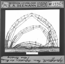 Luftchiffhalle, Posen. Aufrichten der Binder ohne Rüstung