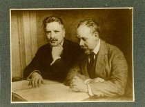 V. Poulsen (t.v.) afbildet med P.O. Pedersen (t.h.)