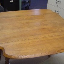 Table with leaves up.