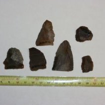 Small arrowheads and flake flints and flint chips