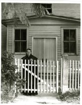 sister sarah hands gate