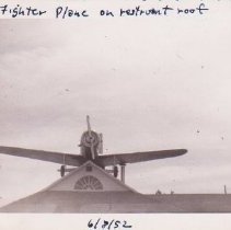 Polly's Restaurant with the plane on the roof