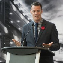 MC & HoF Mark Tewksbury speaking 2016 media conference