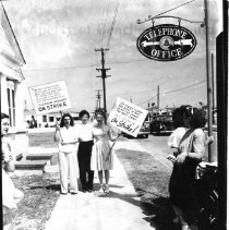 Striking union members, 1947