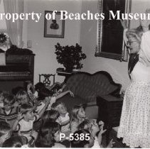 Storyteller Marjorie Harrell, 1985