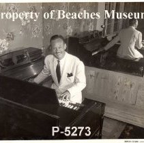 Organist Fred Arnold, 1947