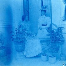 Lose photograph 2 found between pages 26 and 27