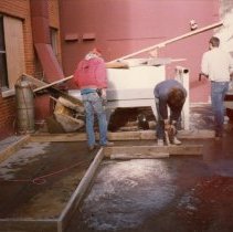 Setting concrete forms